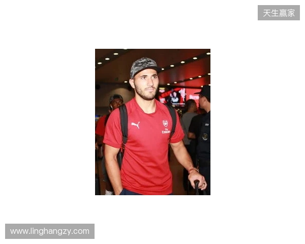 英超官方晒出图片：阿森纳U15全员抵达北京